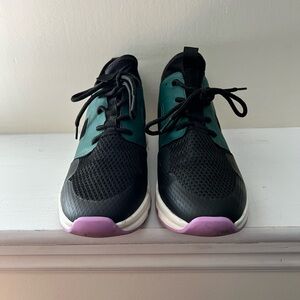 GB Black Women’s Sneakers Size 7.5